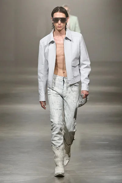Look 48